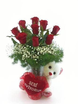 ayıcıklı Cam vazoda kırmızı güller